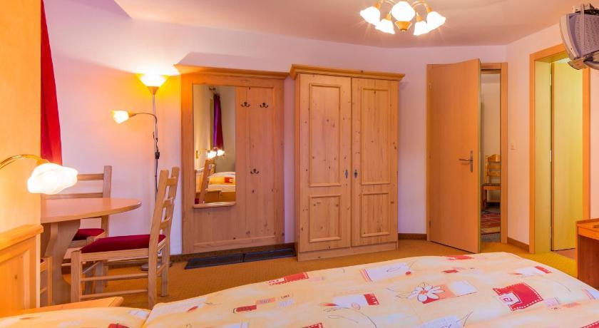Familienhotel Garni Sporting Bettmeralp Zimmer foto